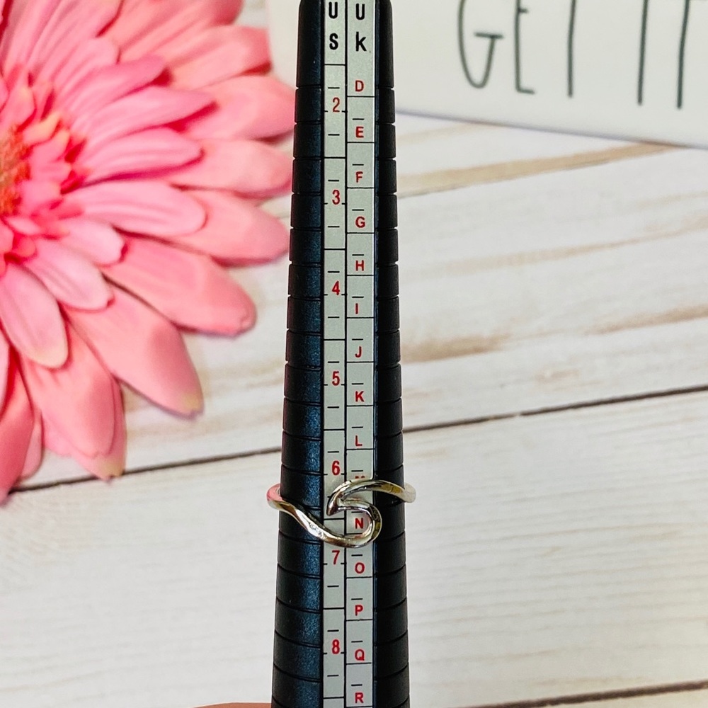 🔥3/$25🔥Silver Geometric Bohemian Beach Wave Ring - Picture 3 of 4